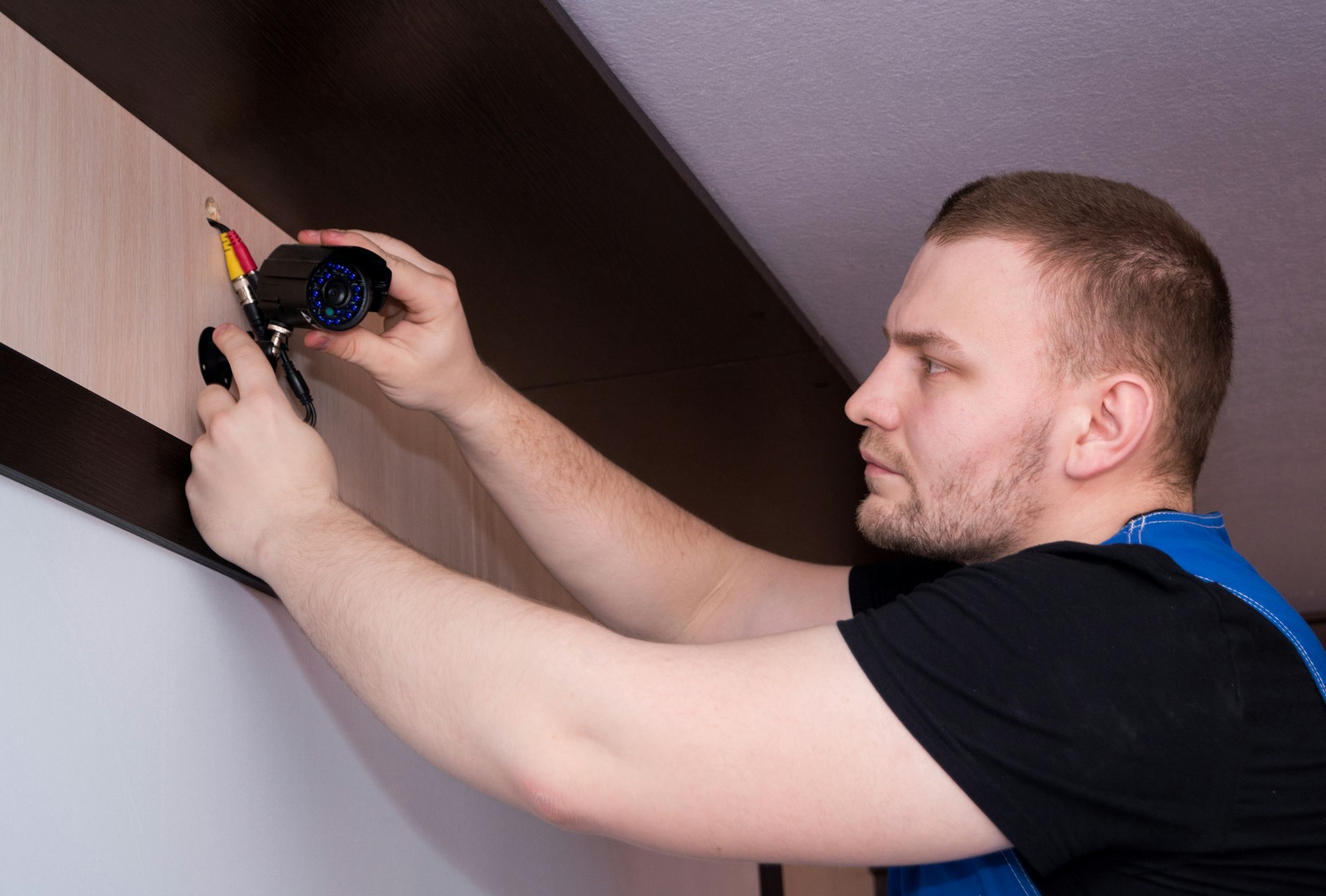 Professionnel réalisant un audit logement en Wallonie